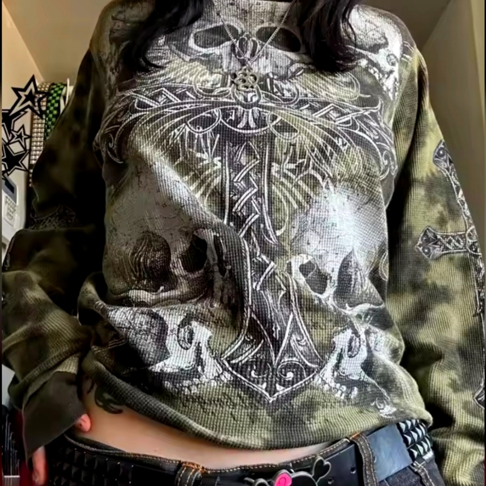 Edgy Skull Graphic Sweatshirt